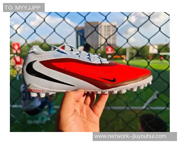 解决足球鞋后脚跟磨脚问题的有效方法与技巧分享