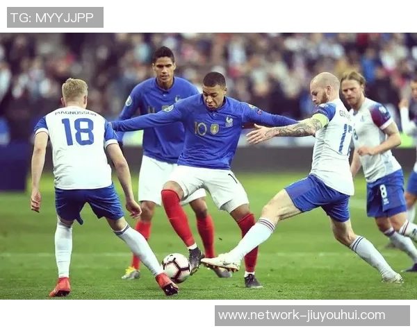 足球场上的激情瞬间与精彩瞬间尽在这组震撼人心的足球图片中展现无遗